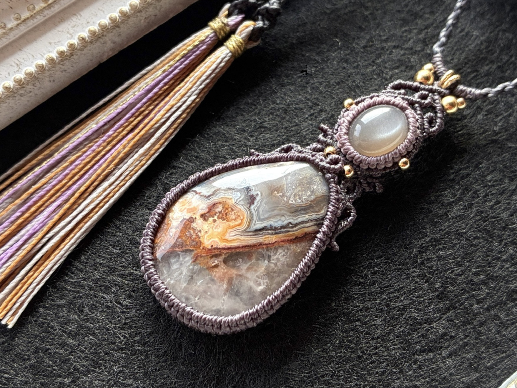 クレイジーレースアゲートのツインマクラメネックレス