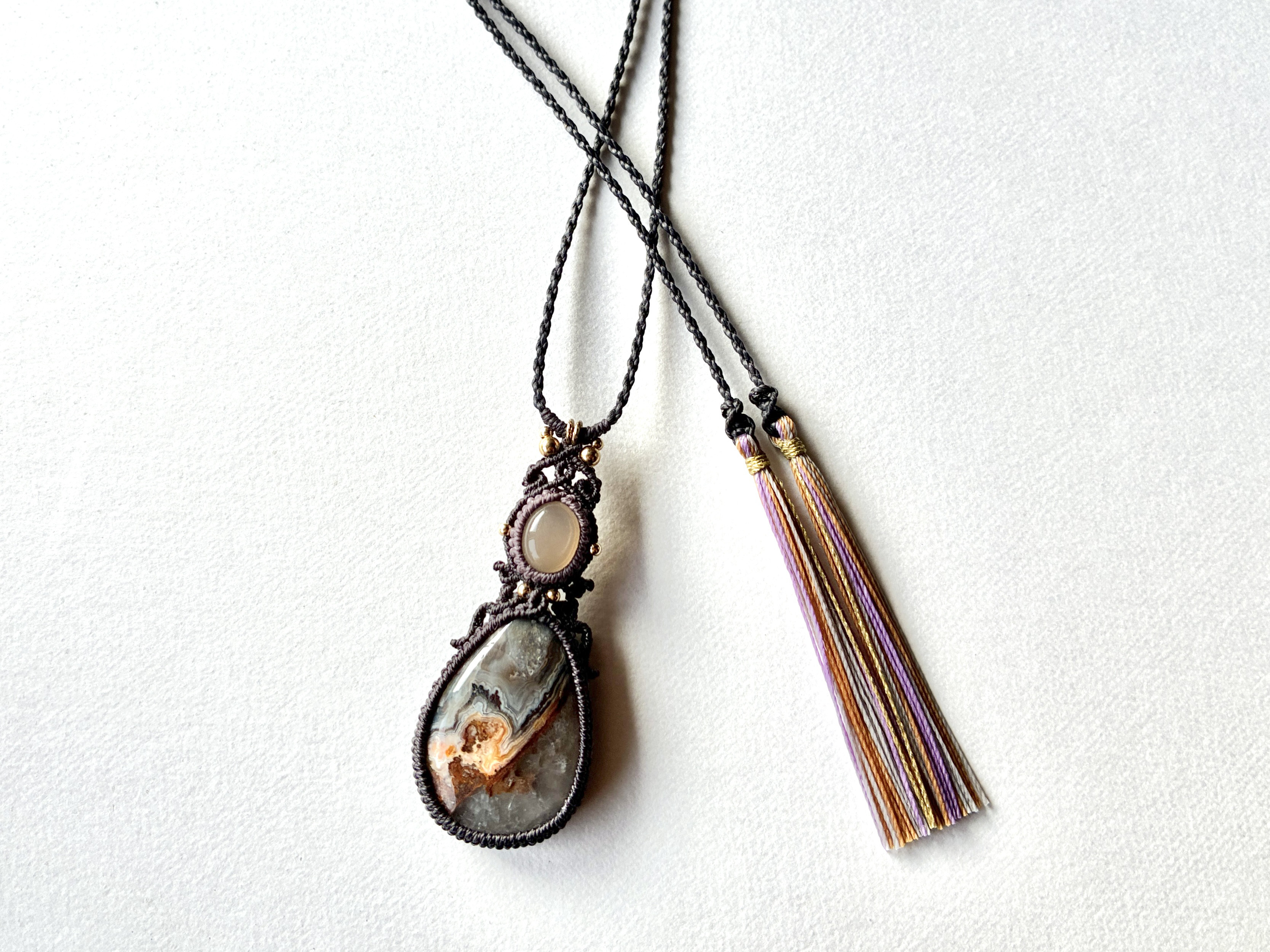 クレイジーレースアゲートのツインマクラメネックレス