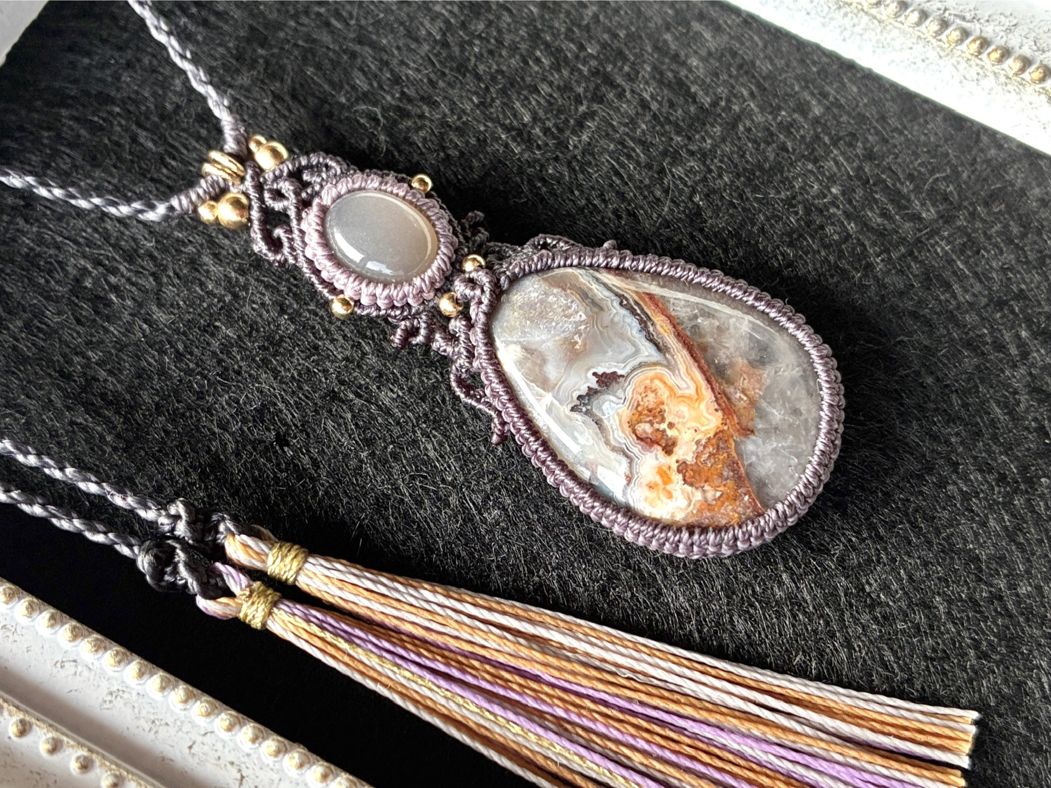 クレイジーレースアゲートのツインマクラメネックレス