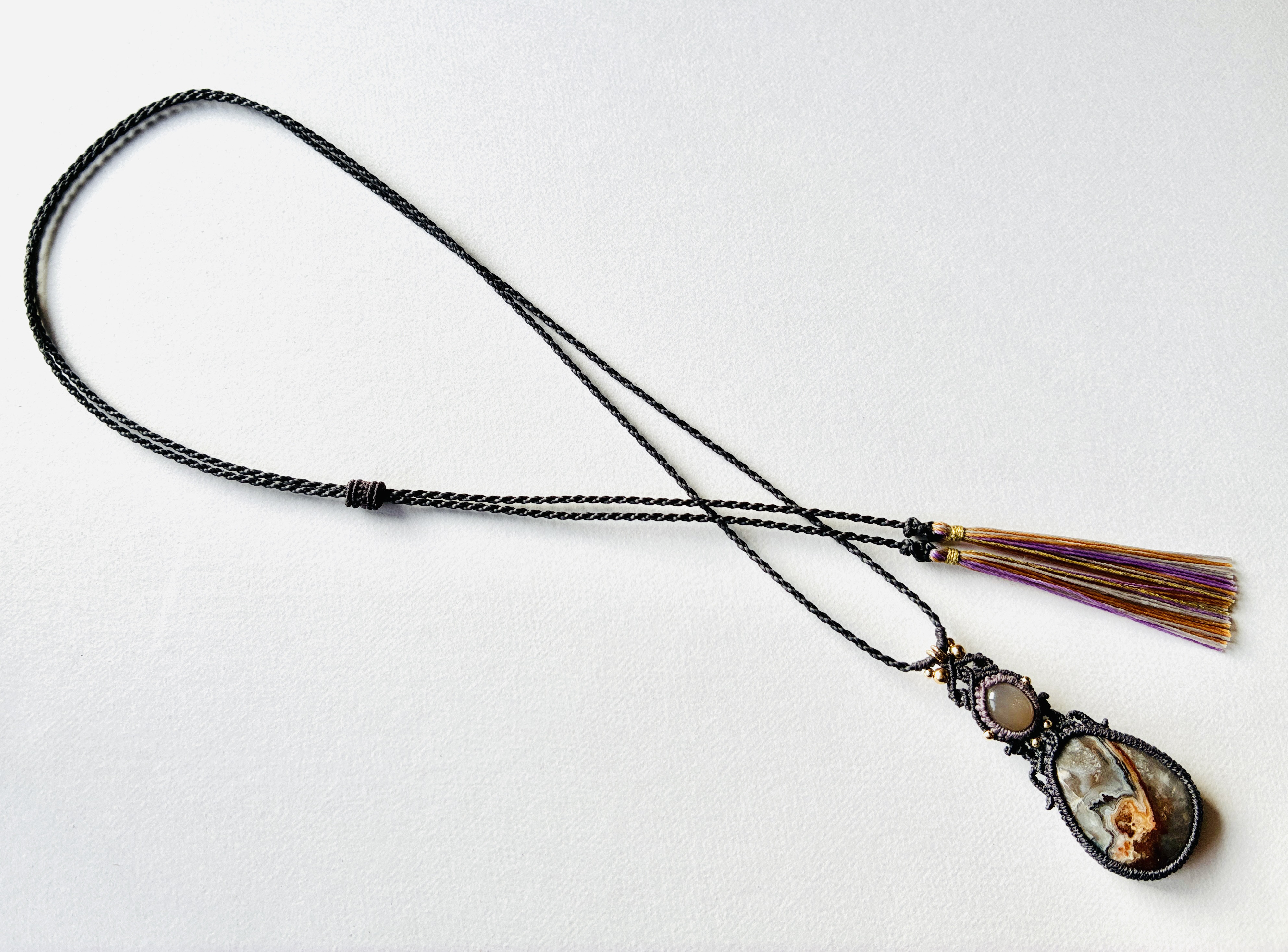 クレイジーレースアゲートのツインマクラメネックレス