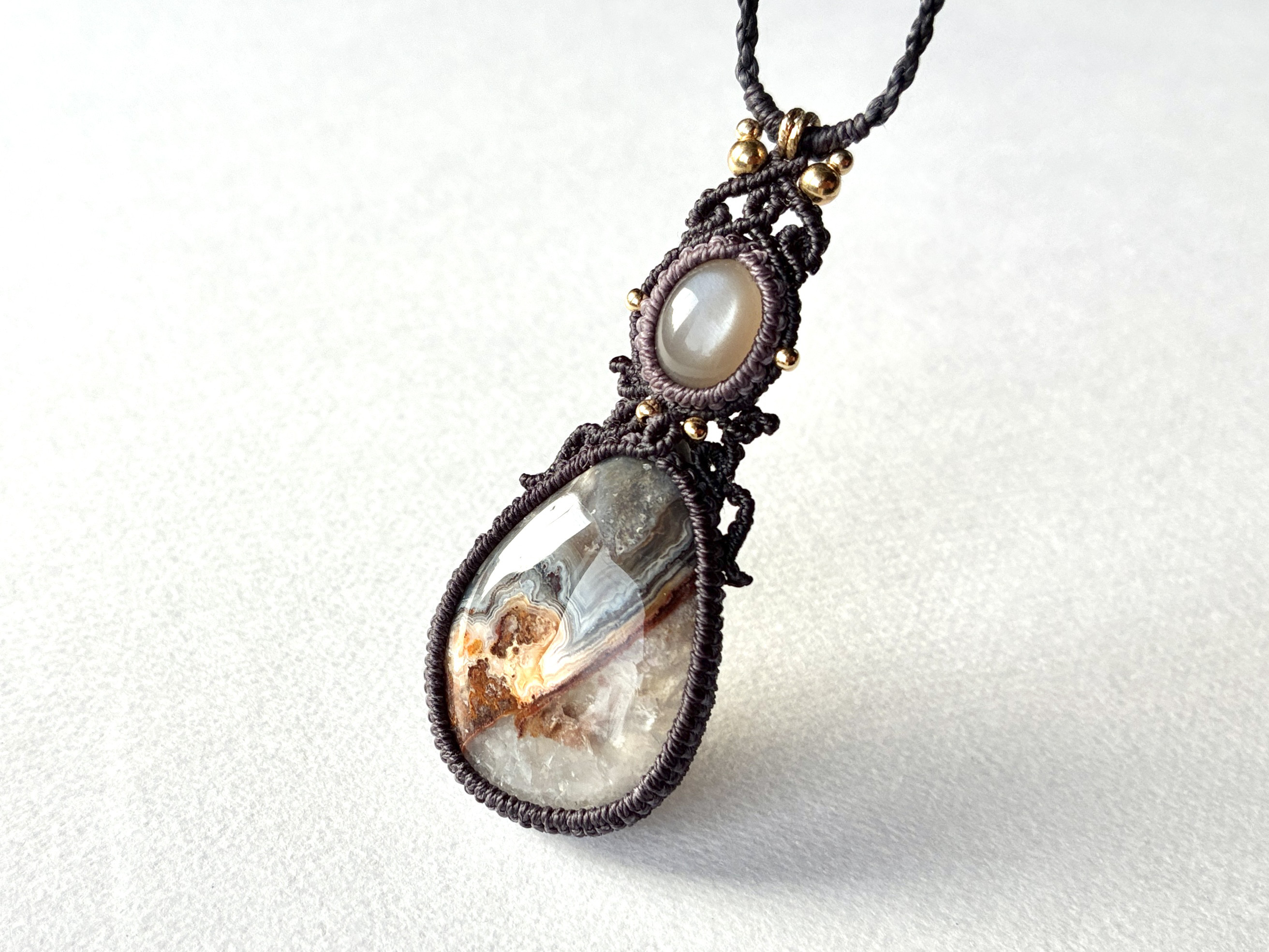 クレイジーレースアゲートのツインマクラメネックレス