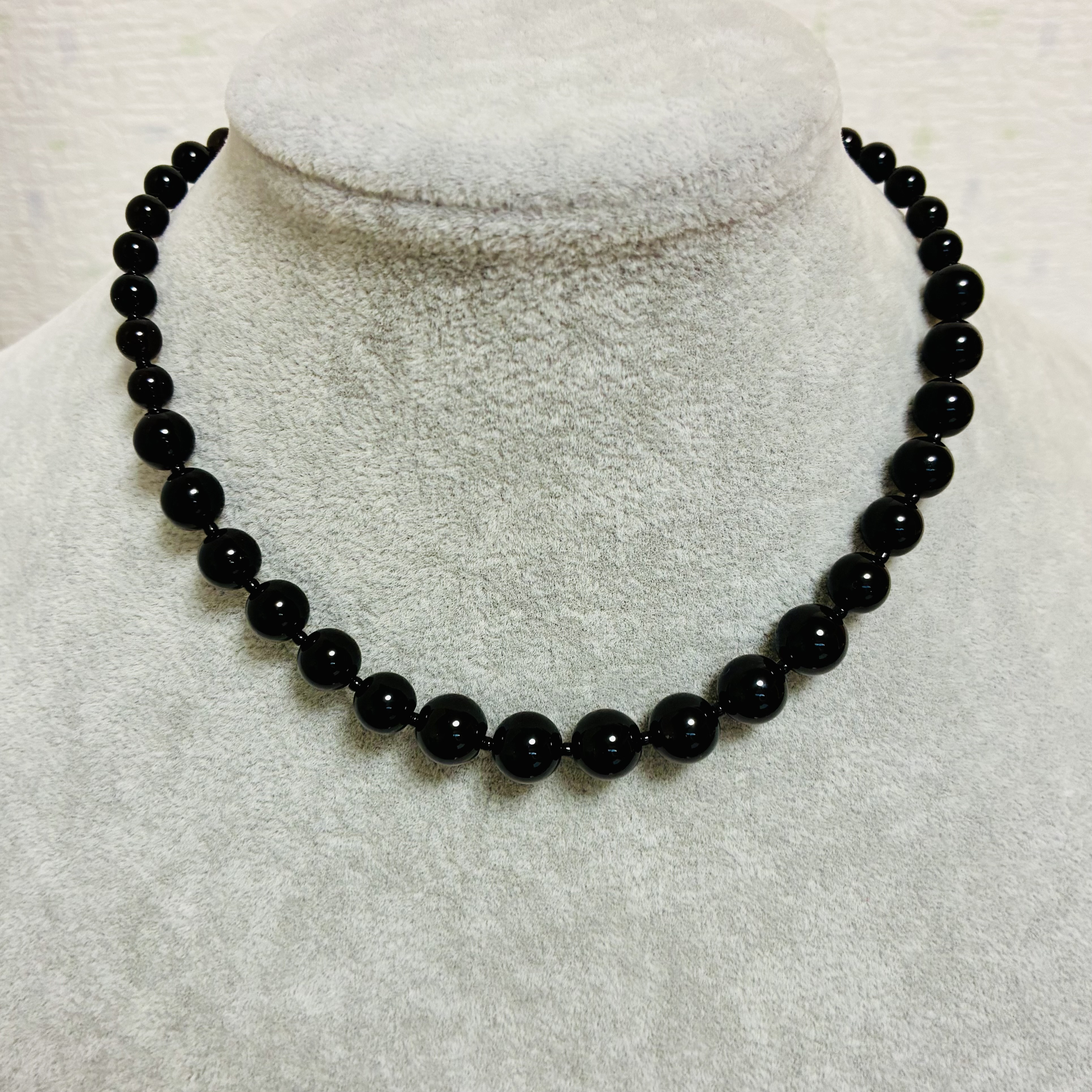 法事、普段使いにいかがですか。モリオンのショートネックレス