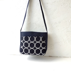 ミナペルホネン anemone [ネイビー] とブラックキャンバス ショルダー