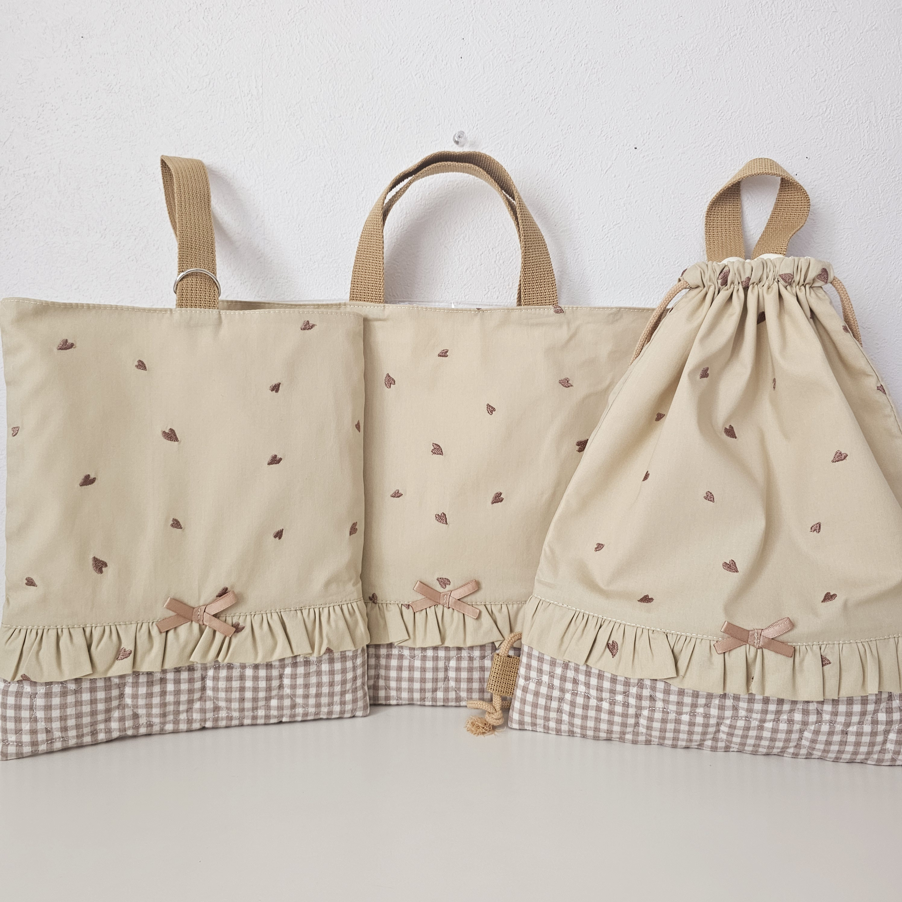 送料無料♡入学・入園3点セット♡刺繍ハート柄ハートキルティング♡レッスンバッグ・上履き入れ・ナップサック