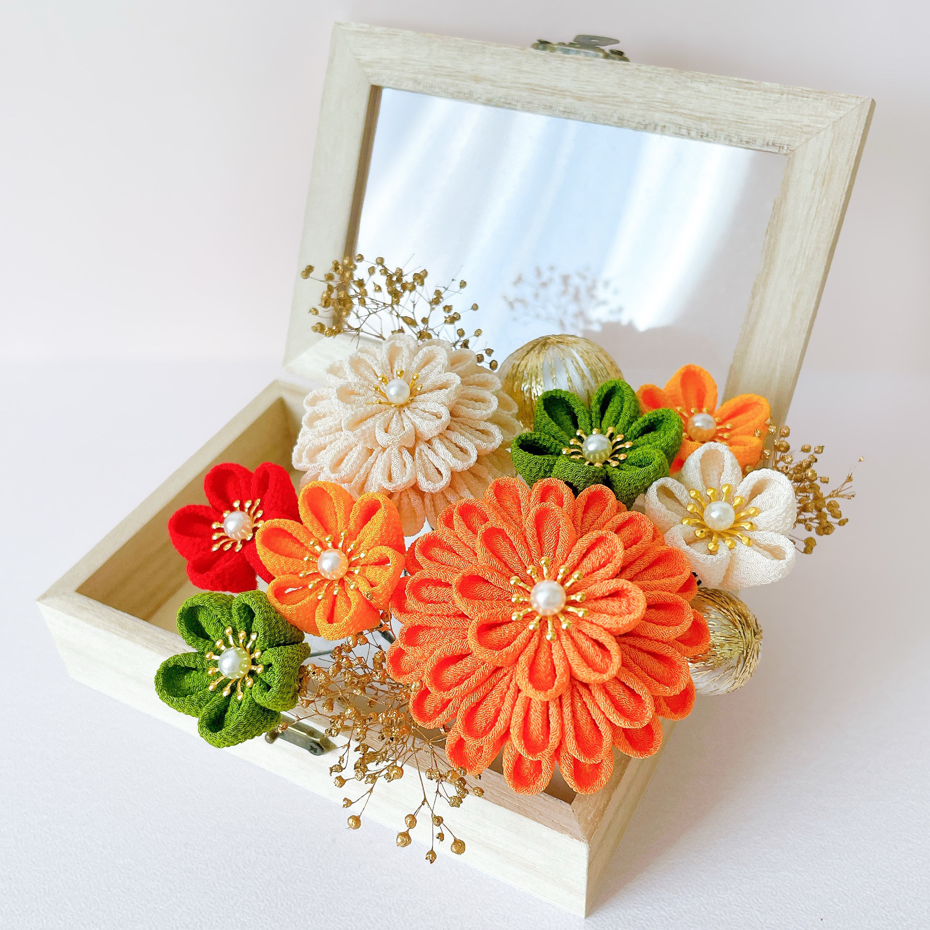 成人式髪飾り　明るく華やか　オレンジ×アイボリー  |  つまみ細工　振袖　赤　成人式 ヘアアクセサリー　和装ヘア
