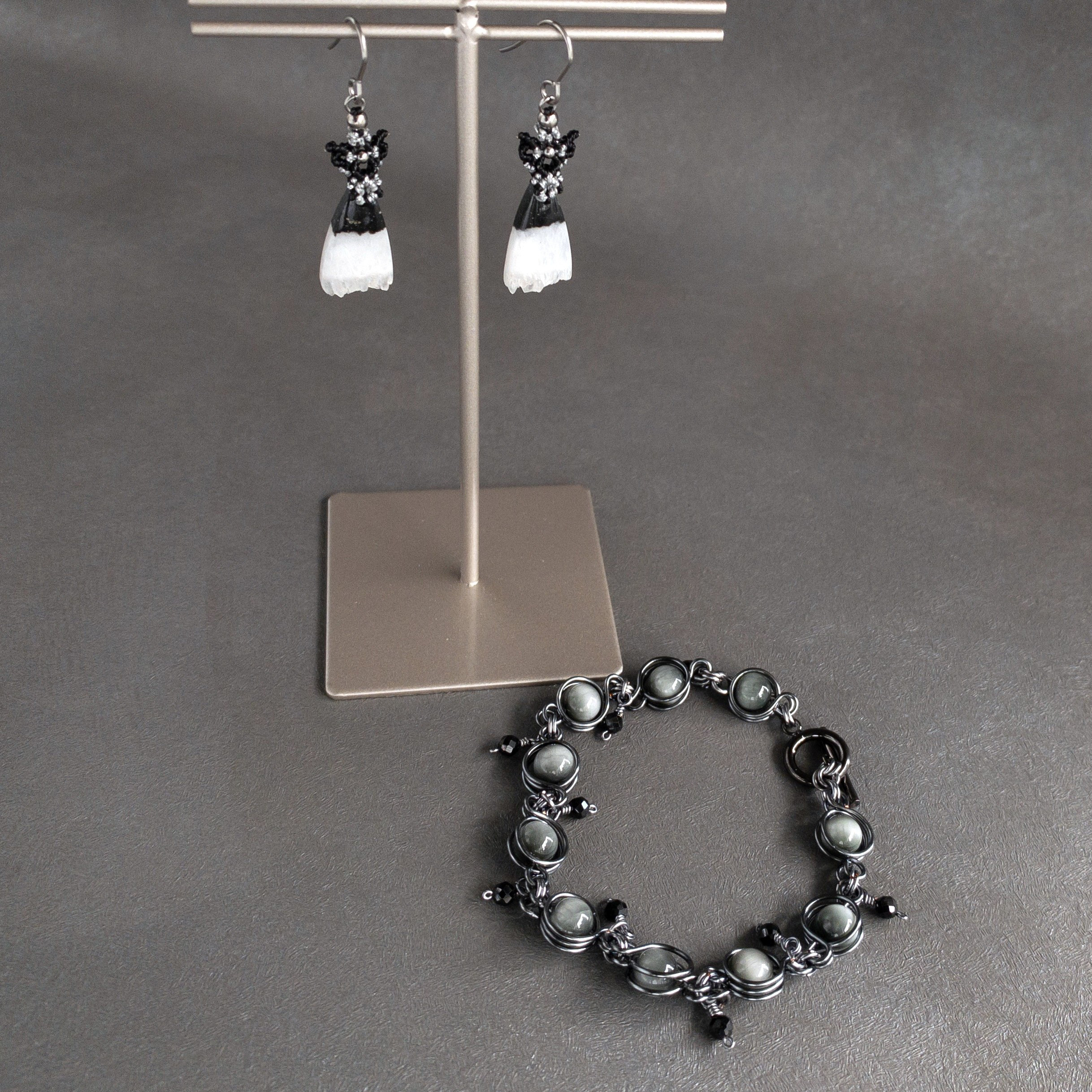 モノクロームの天然石ブレスレット&ピアス セット