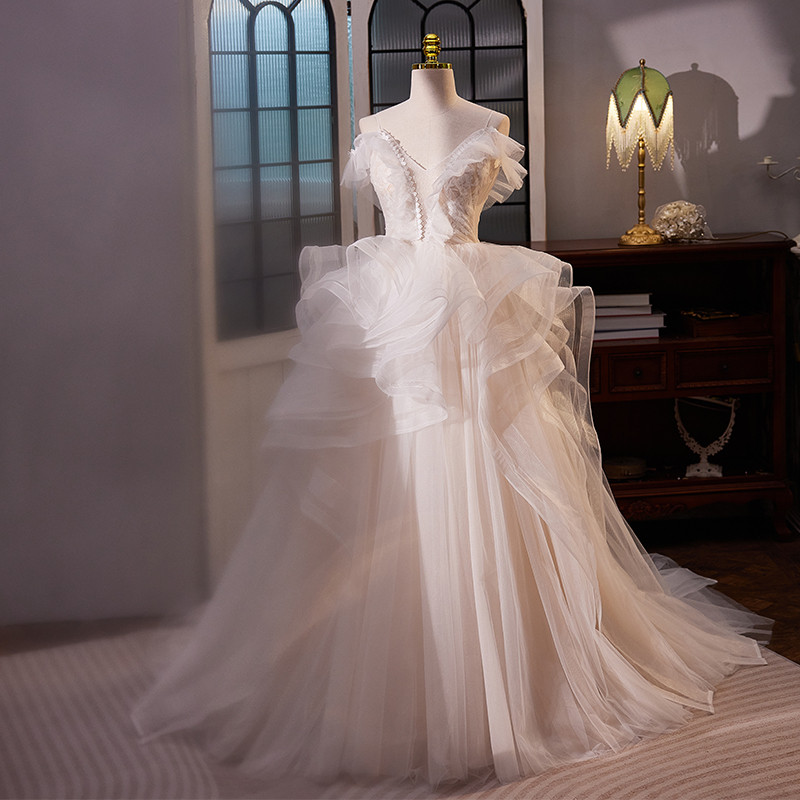 高級感 白 ウェディングドレス 裾引き プリンセス 優雅 綺麗 花嫁 誕生日 成人式 二次会 前撮り 08625