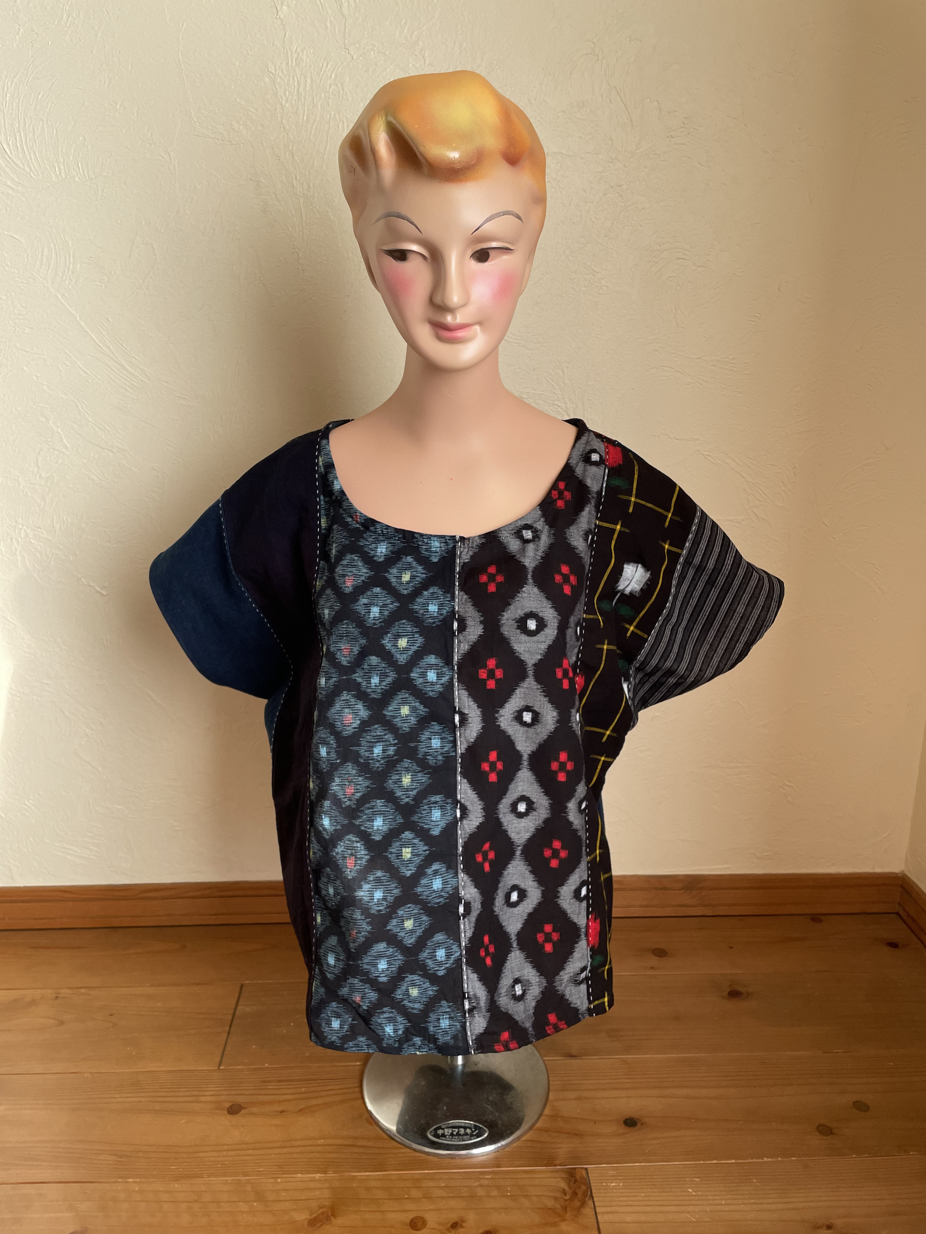 絣ブラウス　藍染ブラウス　パッチワークブラウス　tシャツ　リメイク　ハンドメイド