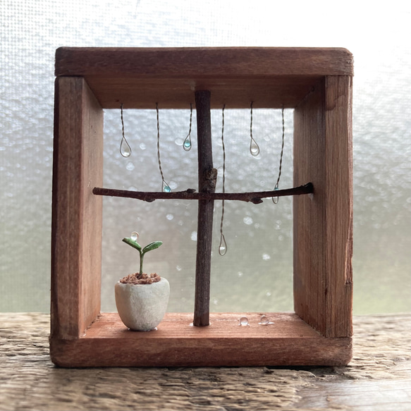 9941.bud 雨ふり窓辺 1枚目の画像