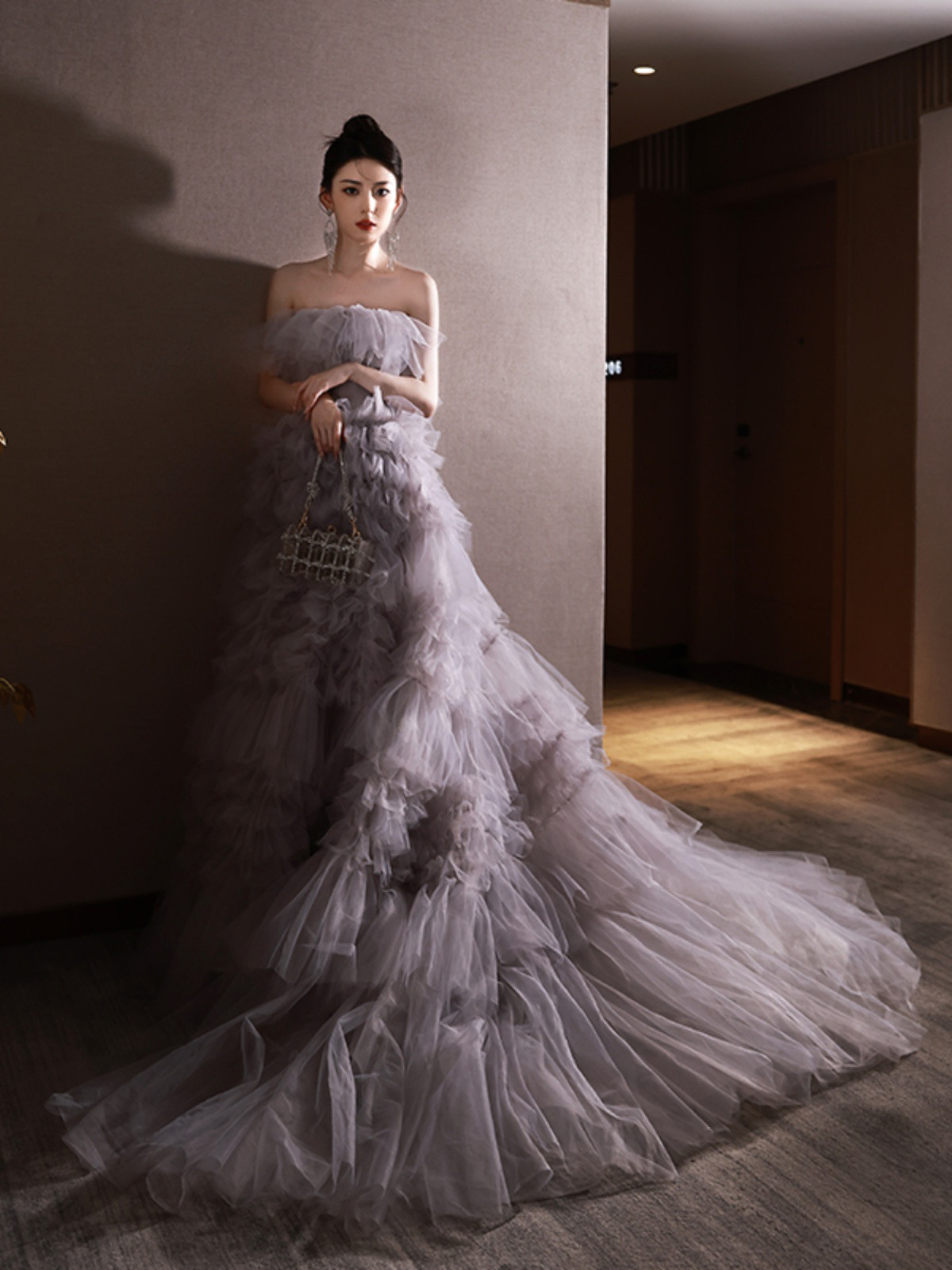 高級感 グレー ウェディングドレス 裾引き プリンセス 優雅 綺麗 花嫁 誕生日 成人式 二次会 前撮り 08605