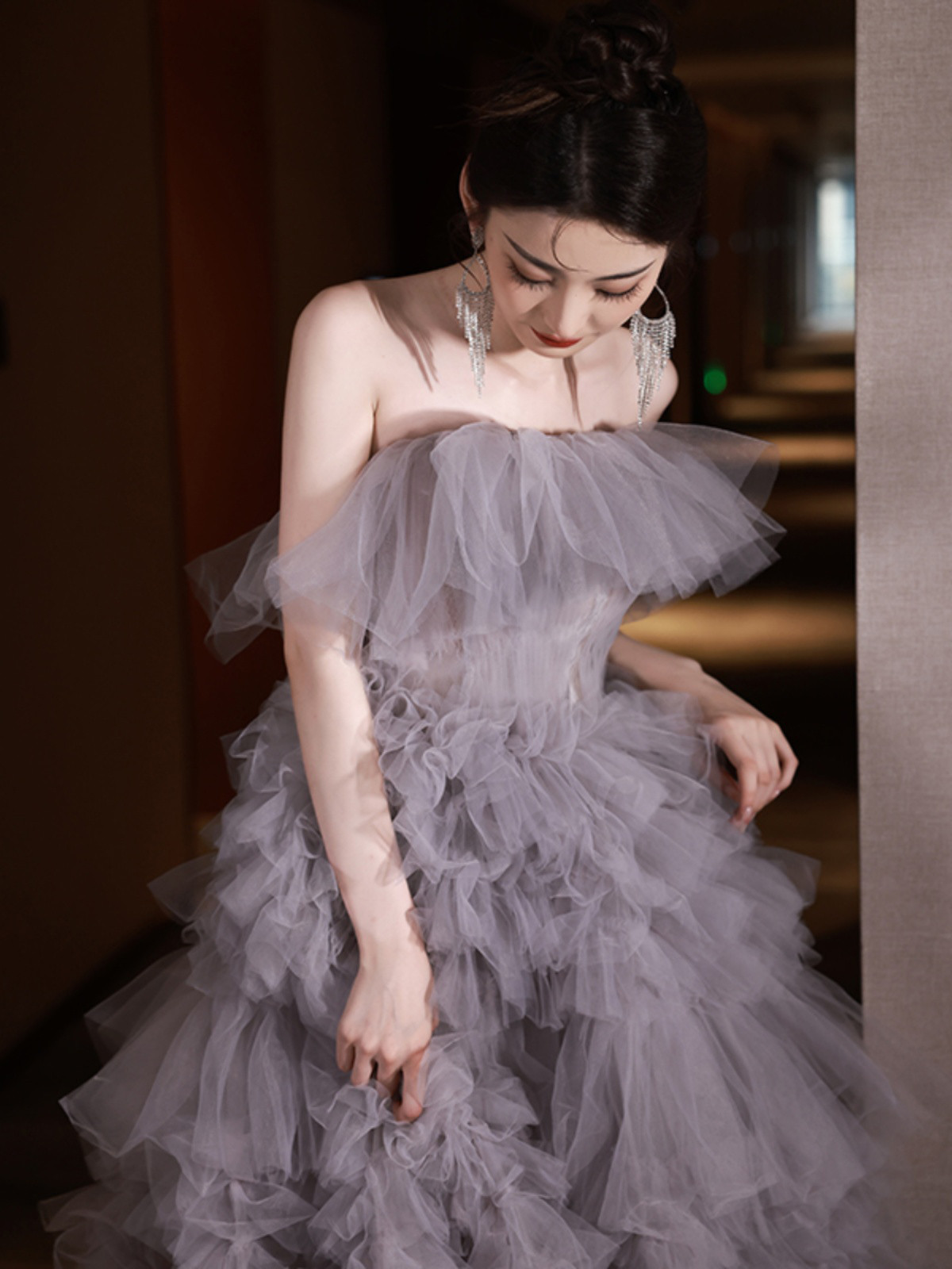 高級感 グレー ウェディングドレス 裾引き プリンセス 優雅 綺麗 花嫁 誕生日 成人式 二次会 前撮り 08605