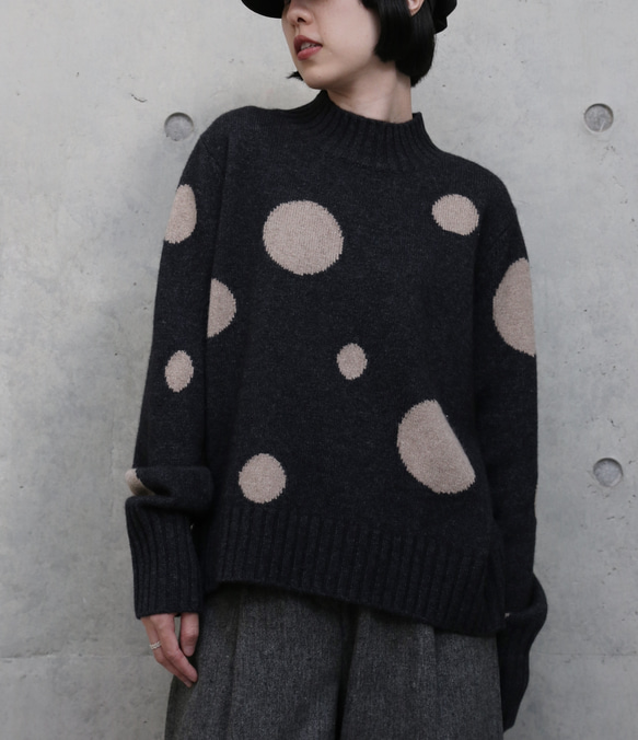 【至高の柔らかさ】ヤクダウン&ウール混紡 ドットニットプルオーバー　セーター　ダークグレー251132-2 2枚目の画像