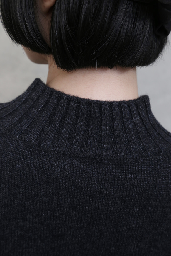 【至高の柔らかさ】ヤクダウン&ウール混紡 ドットニットプルオーバー　セーター　ダークグレー251132-2 18枚目の画像