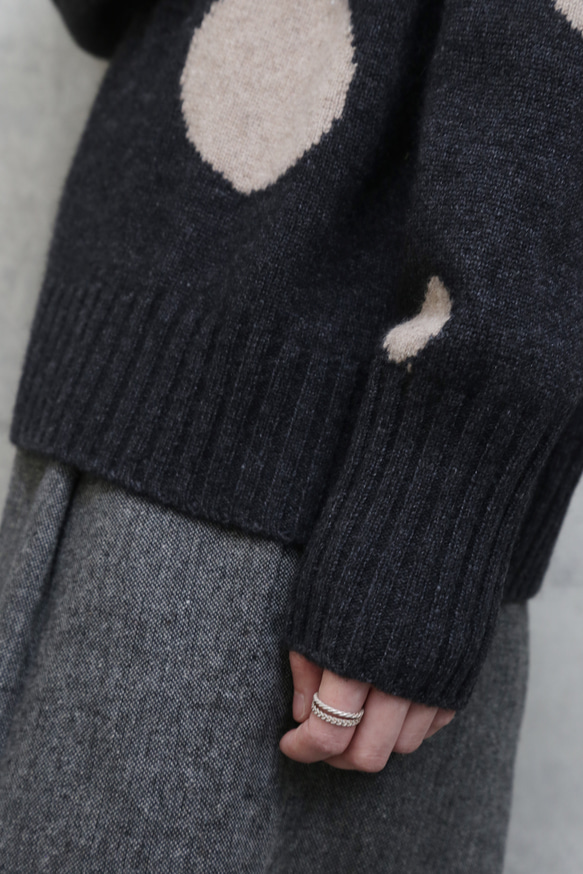 【至高の柔らかさ】ヤクダウン&ウール混紡 ドットニットプルオーバー　セーター　ダークグレー251132-2 17枚目の画像