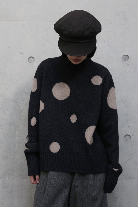 【至高の柔らかさ】ヤクダウン&ウール混紡 ドットニットプルオーバー　セーター　ダークグレー251132-2 4枚目の画像