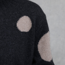 【至高の柔らかさ】ヤクダウン&ウール混紡 ドットニットプルオーバー　セーター　ダークグレー251132-2 16枚目の画像