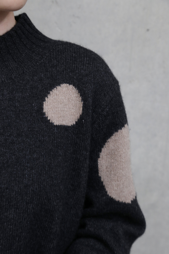 【至高の柔らかさ】ヤクダウン&ウール混紡 ドットニットプルオーバー　セーター　ダークグレー251132-2 16枚目の画像