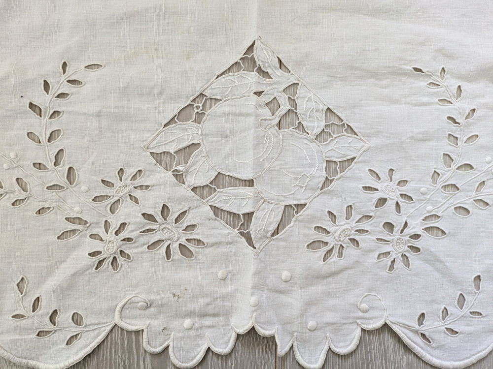 フランスアンティーク　カットワーク刺繍のクロス 112×49cm
