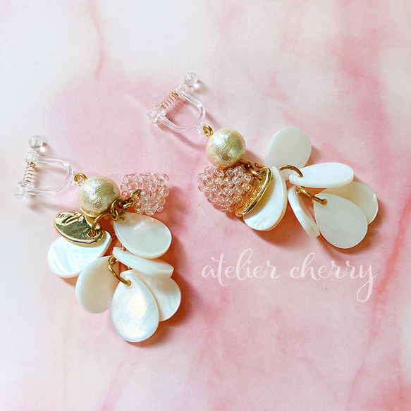 ひと目で華やぐ・シェル×ハートの大人きれいめイヤリング（樹脂金具・金具変更可） 4枚目の画像