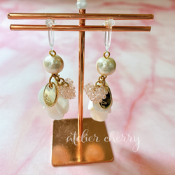 ひと目で華やぐ・シェル×ハートの大人きれいめイヤリング（樹脂金具・金具変更可） 2枚目の画像