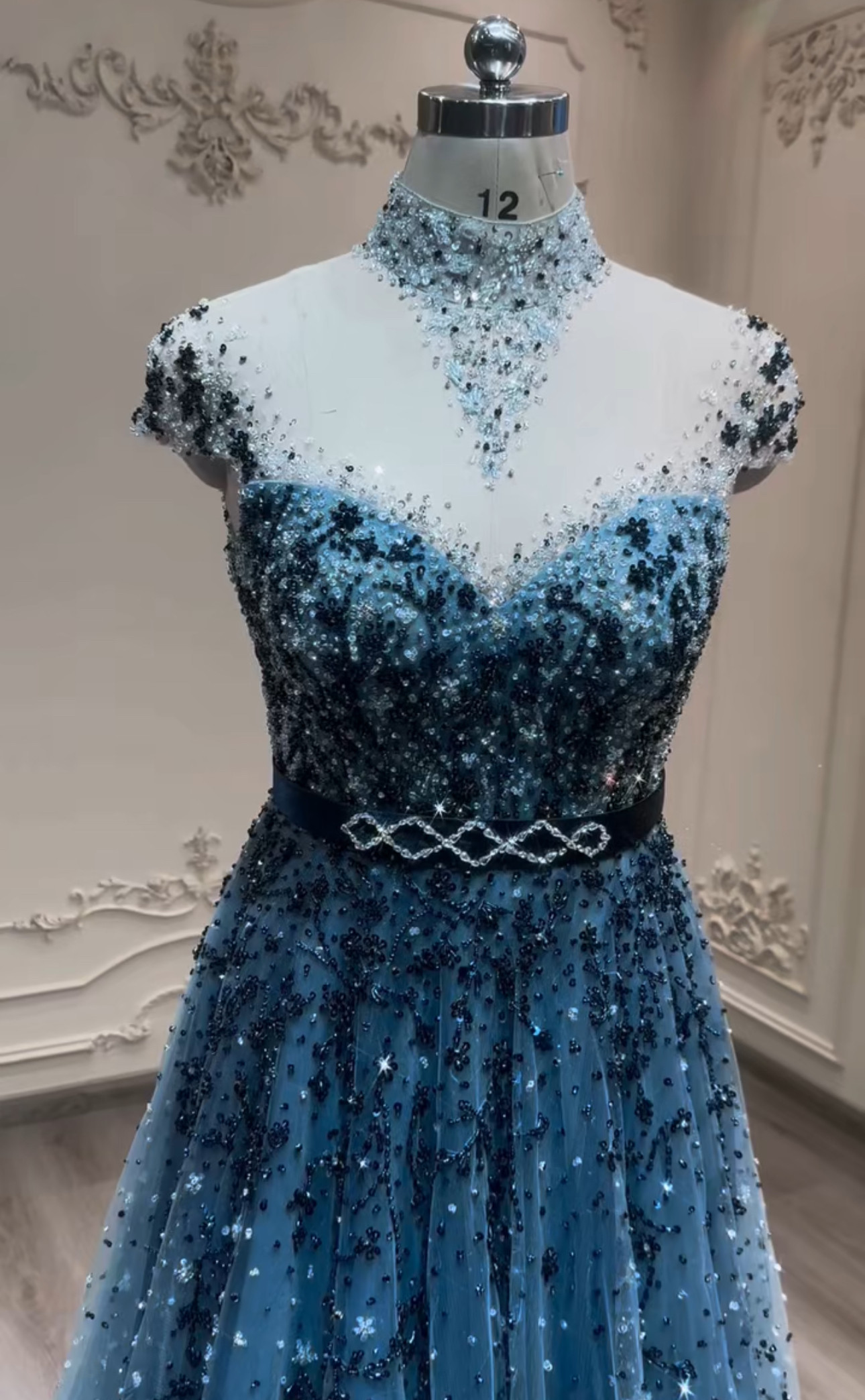新作　ブルー　短いトレーン　エレガント　グラデーション　ふんわりチュール　ストーン　パーティードレス演奏会音楽会チャック