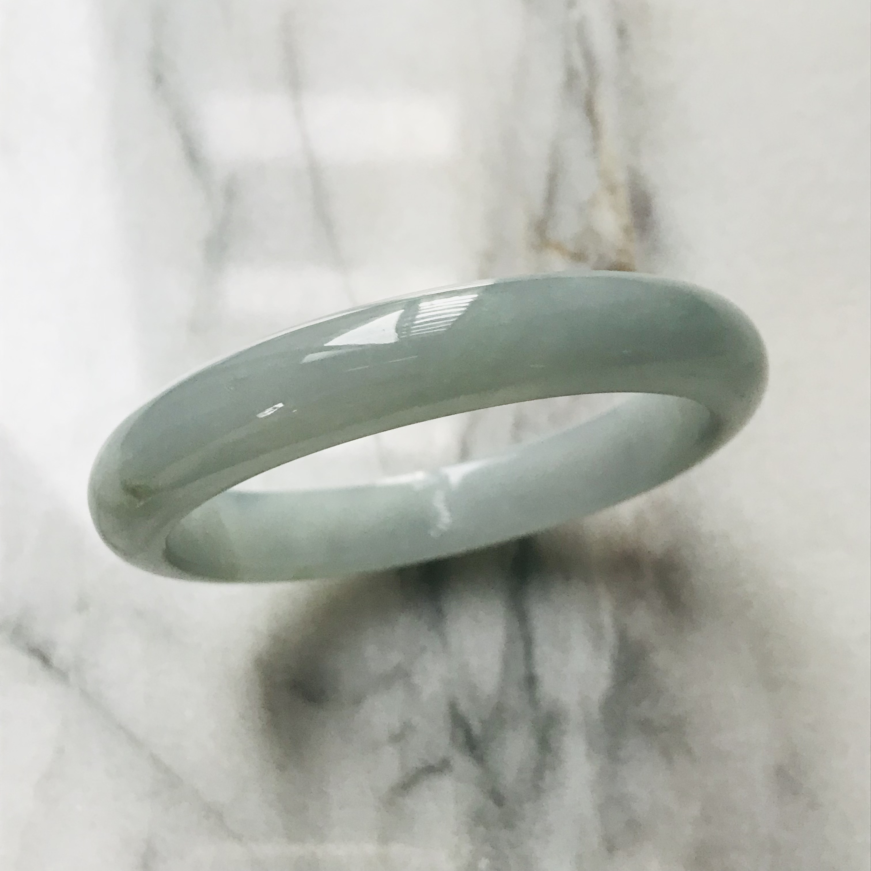 【B1033-0213】ジェイド　翡翠　ヒスイ　一点もの　希少　バングル　ミャンマー産　56.2×50.4mm