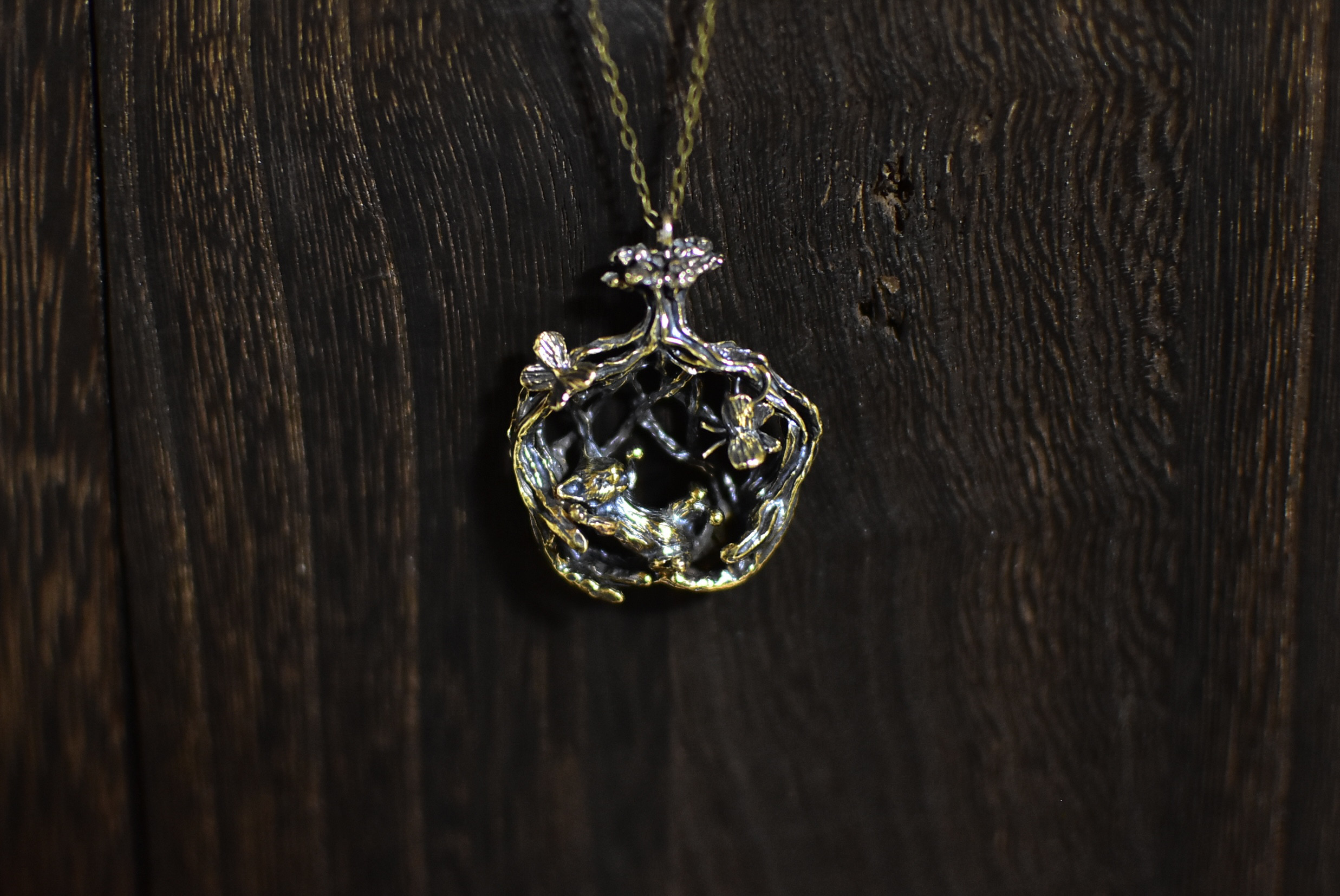 真鍮製　ガジュマルのゆりかご　子猫ネックレス《こっちこっち》