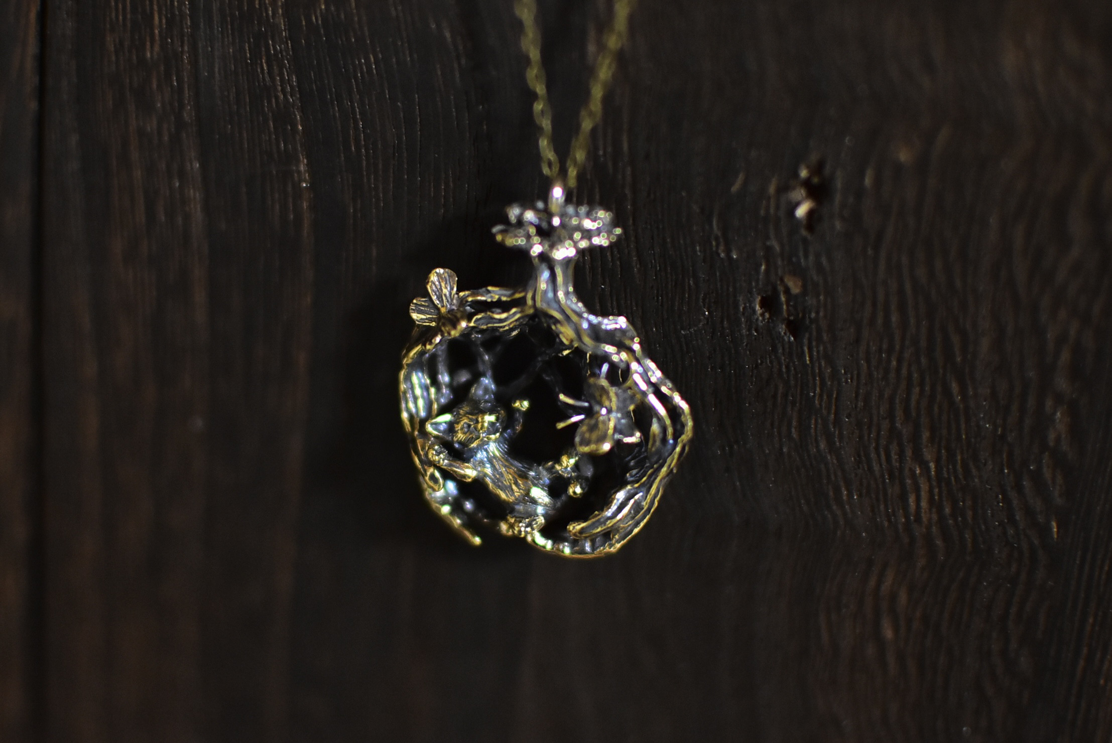 真鍮製　ガジュマルのゆりかご　子猫ネックレス《こっちこっち》