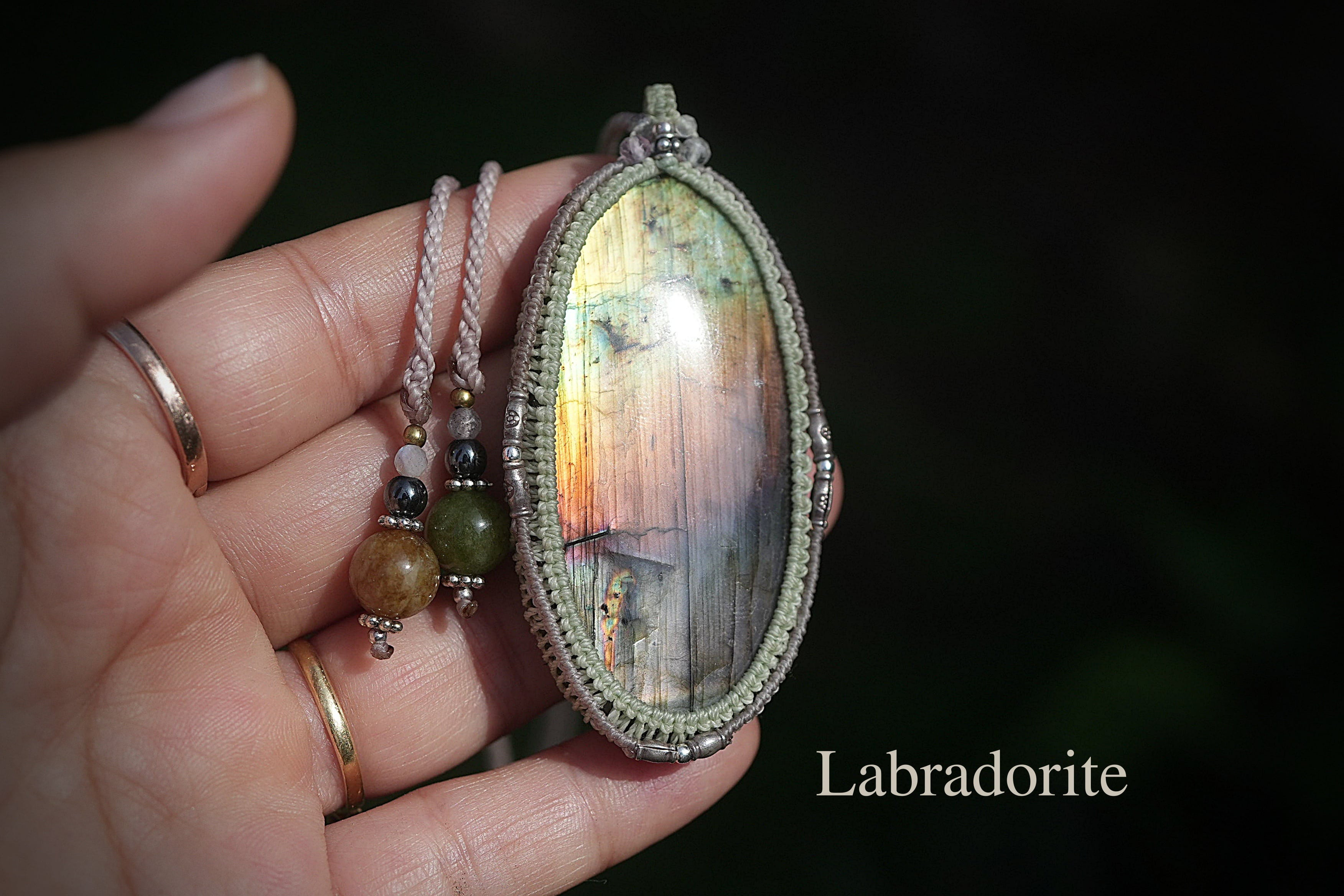 大粒レア★マルチカラーラブラドライト マクラメネックレス 2202