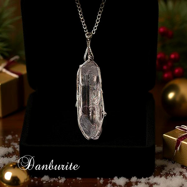 ダンビュライト ペンダント