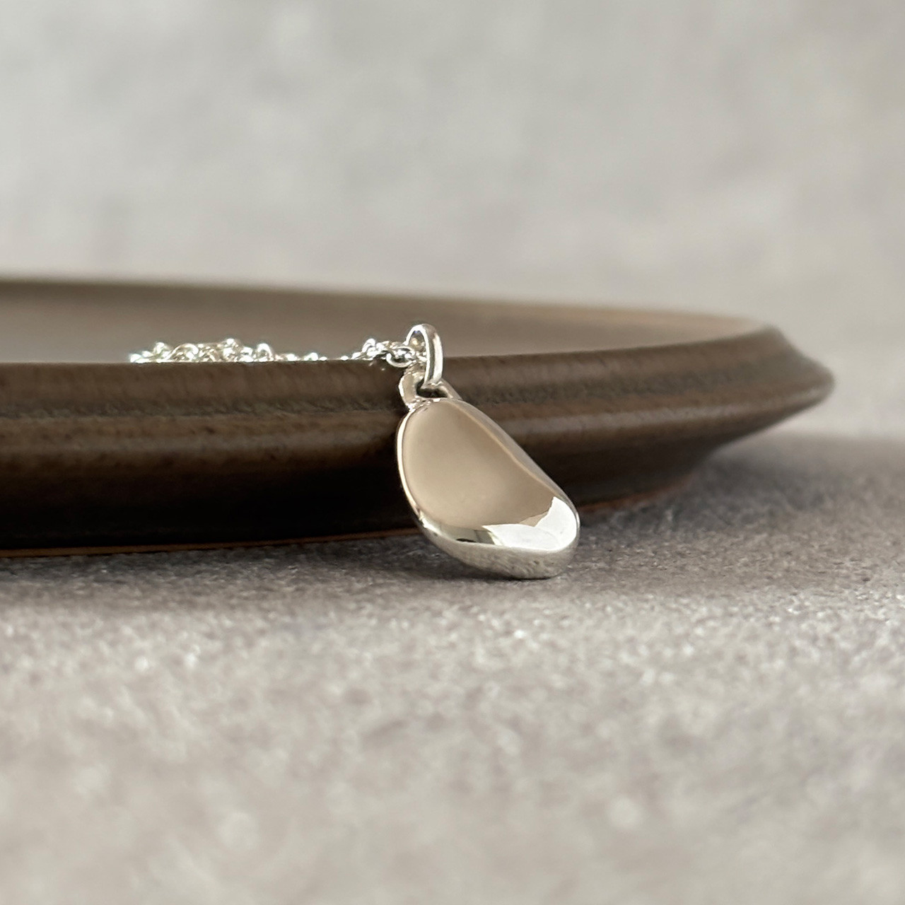 なめらかな曲面の大きめモチーフネックレス　シルバー925　Large　アジャスターあり　スターリングシルバー　シリーズE