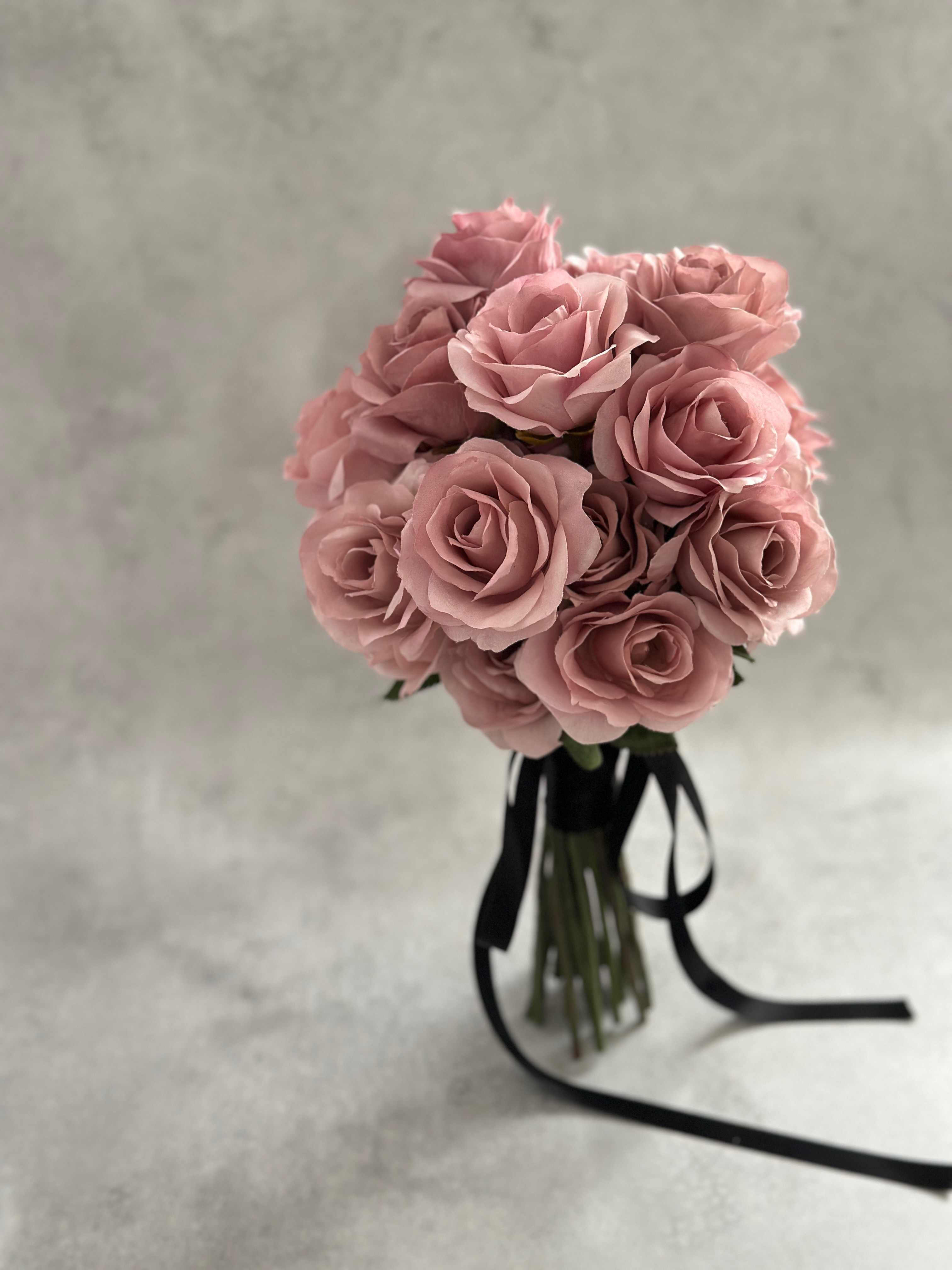 ダスティピンクのローズブーケ　造花ブーケ　バラのブーケ　クラッチブーケ　アーティフィシャルブーケ