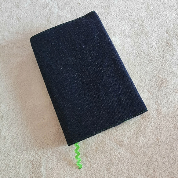 四季牛仔布書籍封面（平裝本尺寸），內含原創短篇小說 第10張的照片