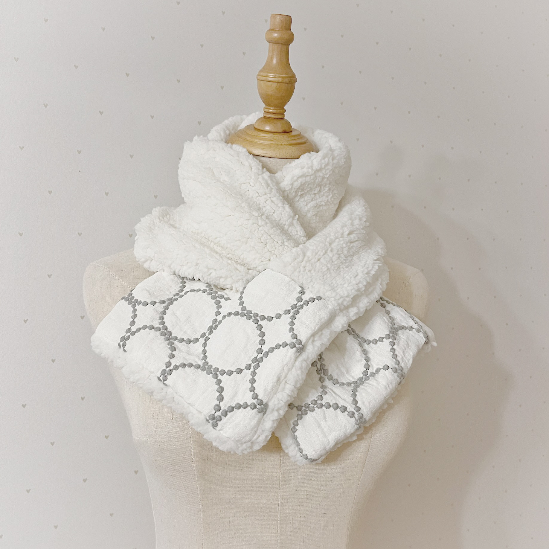 ミナペルホネン tambourine 差し込みマフラー　ふわふわボア　オフホワイト