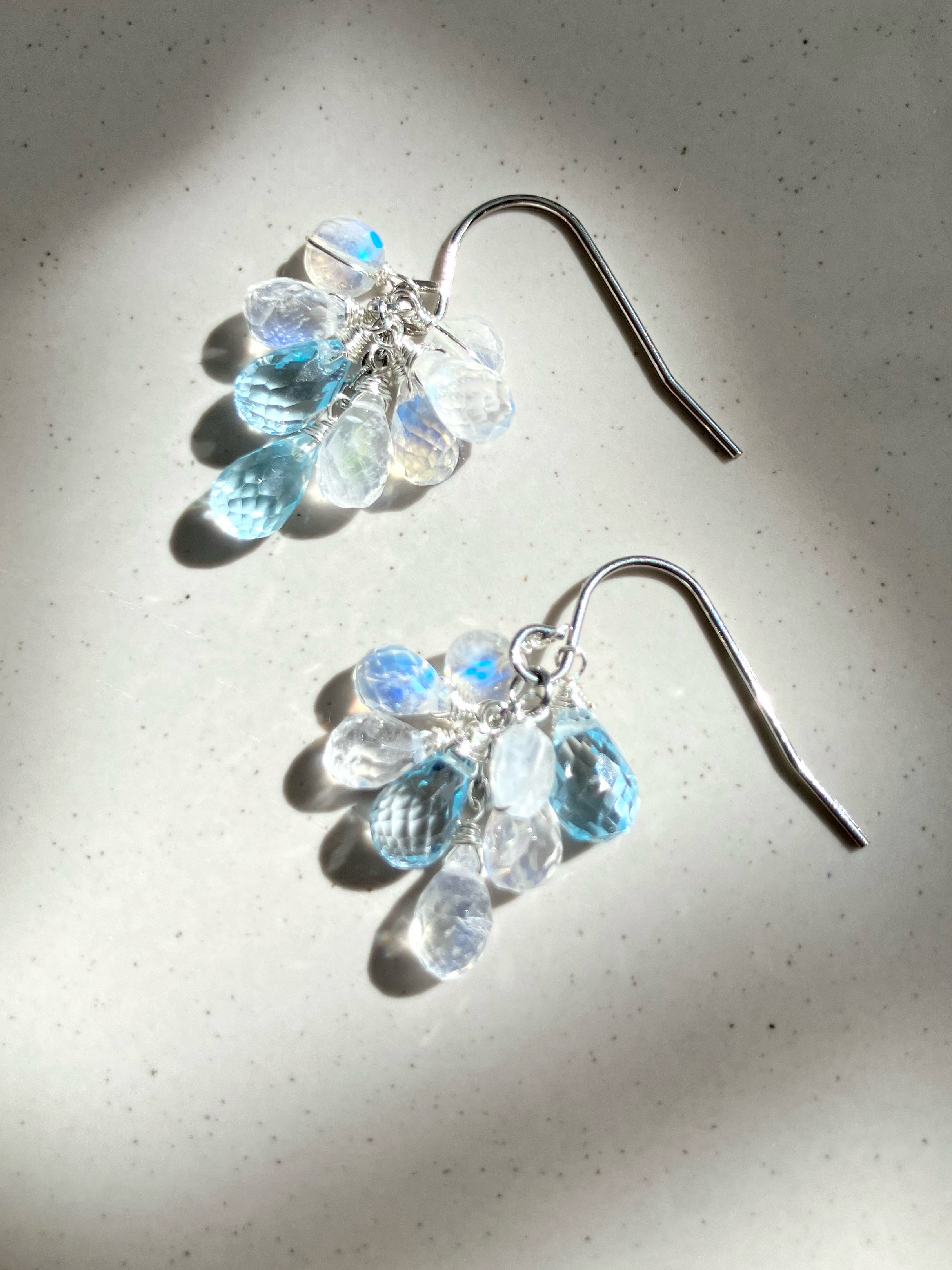 【冬のホワイトブルーピアス】ムーンストーン　トパーズ　誕生石　ステンレス　シルバー　ピアス　イヤリング　クリスマスギフト