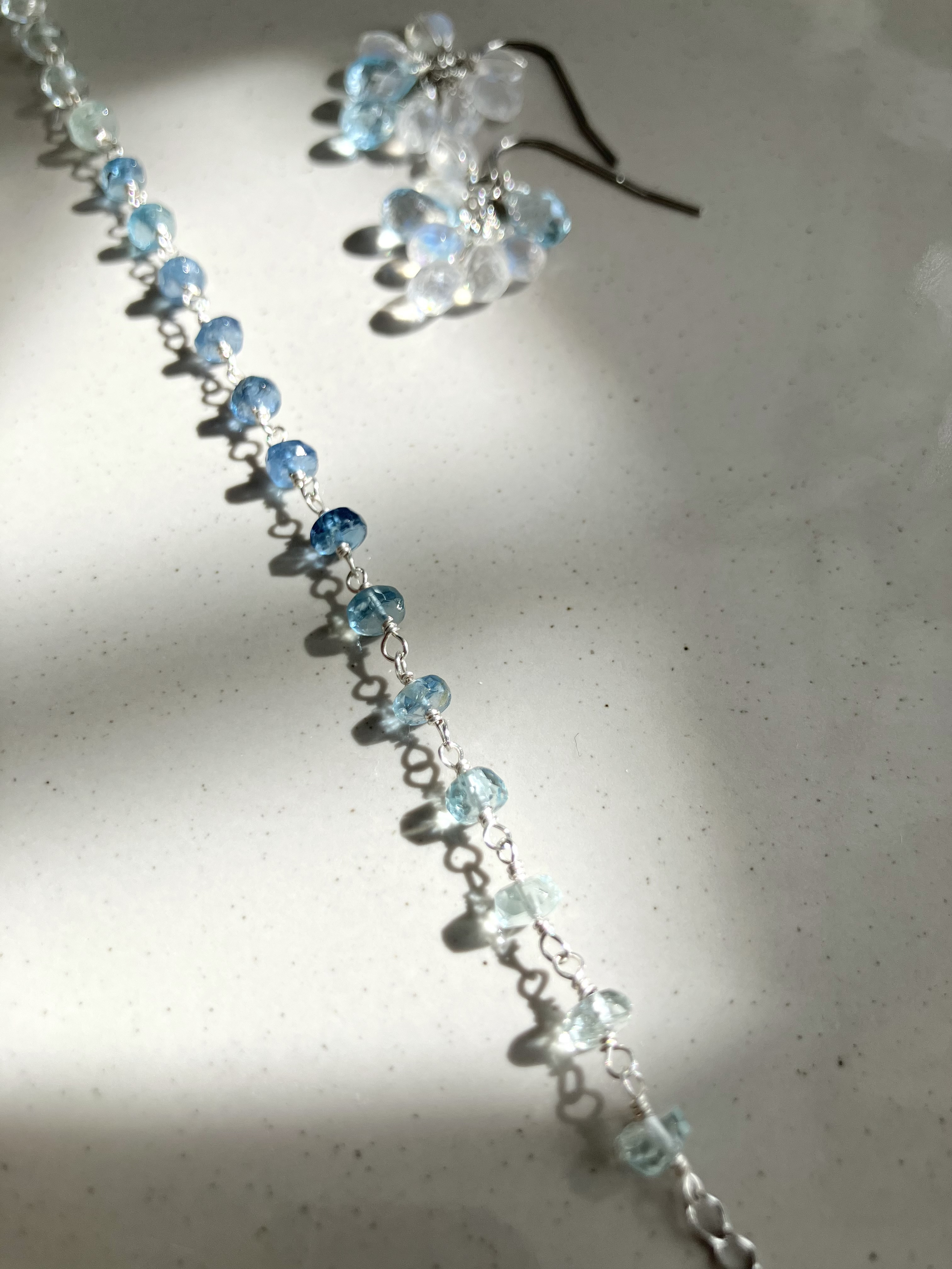 【冬のホワイトブルーブレスレット】アクアマリン　ジルコン　誕生石　ステンレス　シルバー　クリスマスギフト