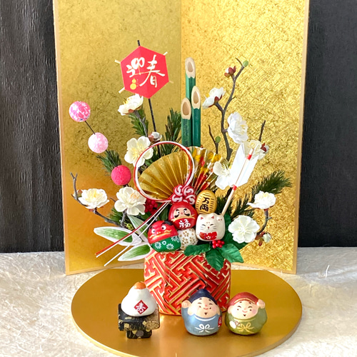 ダルマに獅子舞、招き猫！縁起物で彩る門松仕立てのお正月飾り＂鞘型