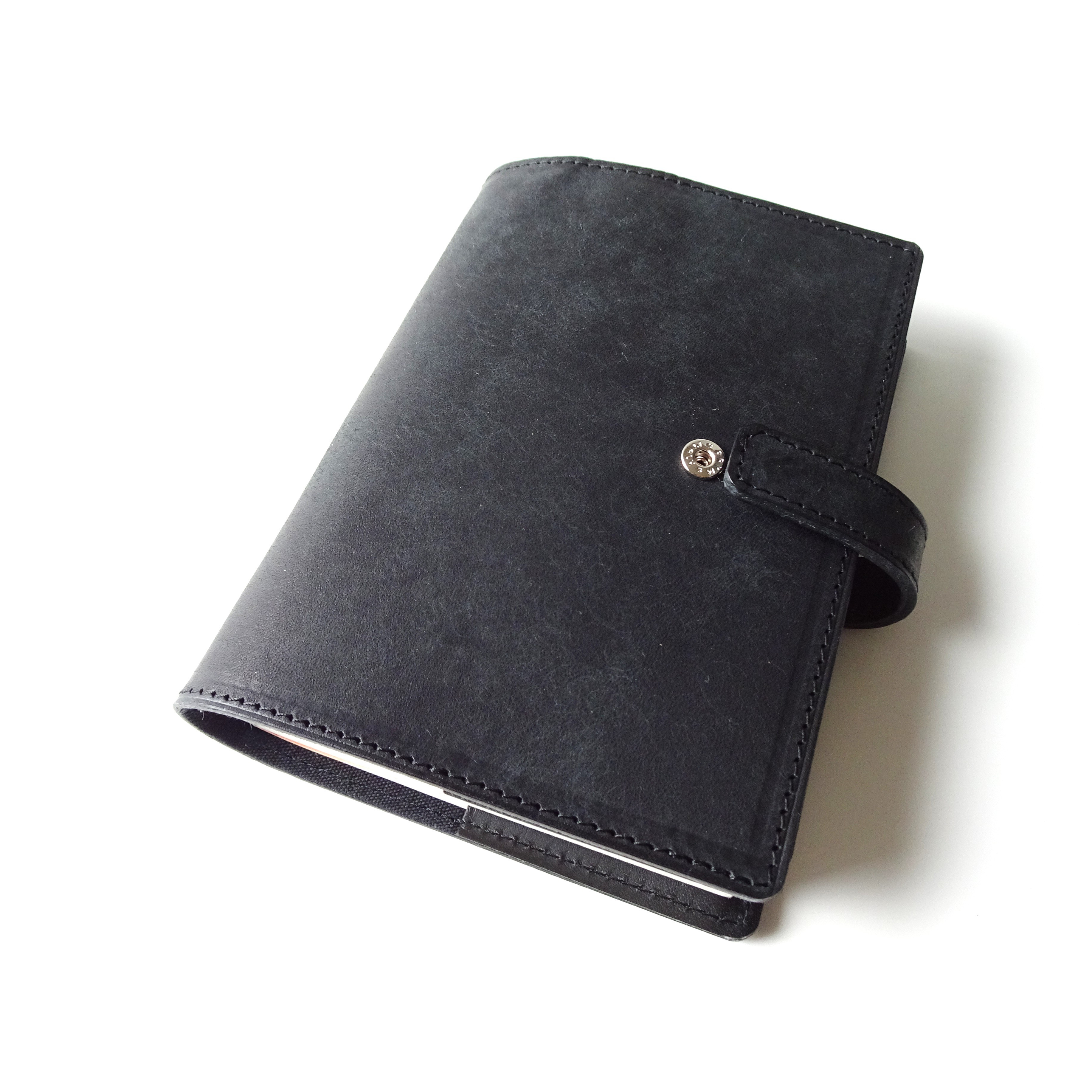 快適に読書ができるイタリアンレザーのブックカバー・文庫本サイズ《ブラック》