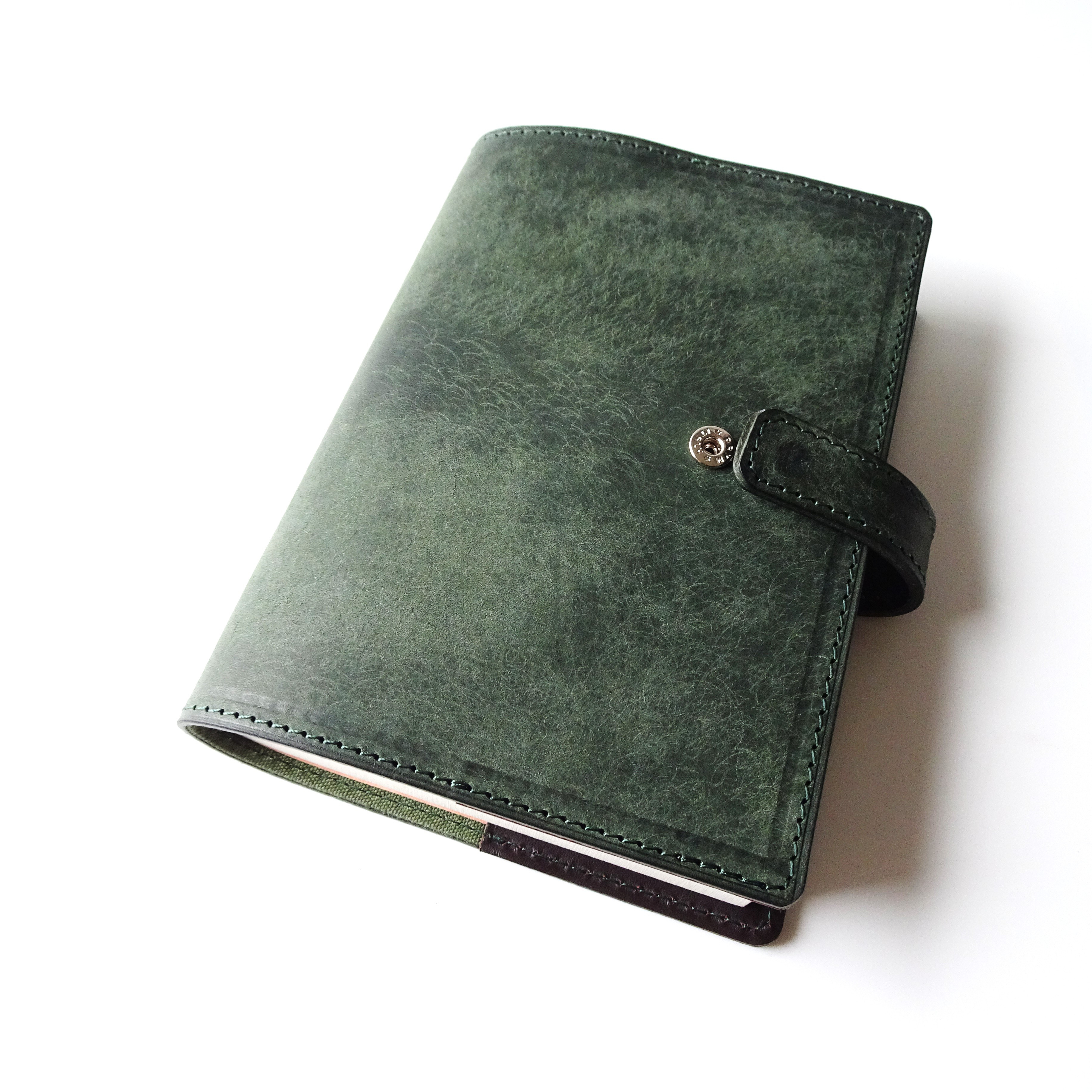 快適に読書ができるイタリアンレザーのブックカバー・文庫本サイズ《グリーン》