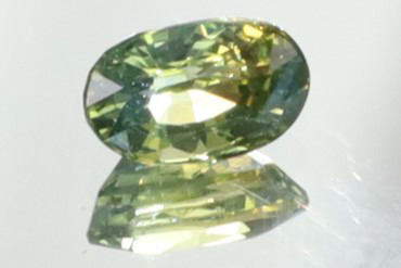 『レア美 トリカラーの輝き☆彡』 天然 サファイア 寒色＋暖色【非加熱】VVS  6 x 4mm ルース 0.68ct