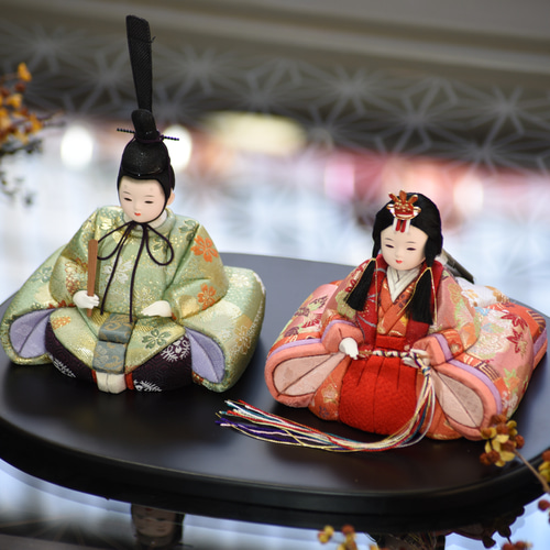 雛飾り、ミニチュア雛人形、紅白梅、貝桶、屏風、雛道具 雛人形 【葵雛】 1点限り （紅白梅・貝桶・油灯・屏風付き） ひな人形