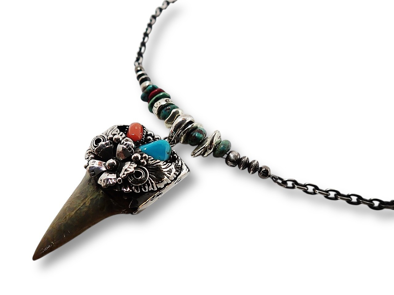 サメの歯の化石 ビーズ チェーンネックレス ペンダント シルバー925 インディアンジュエリーターコイズコーラル