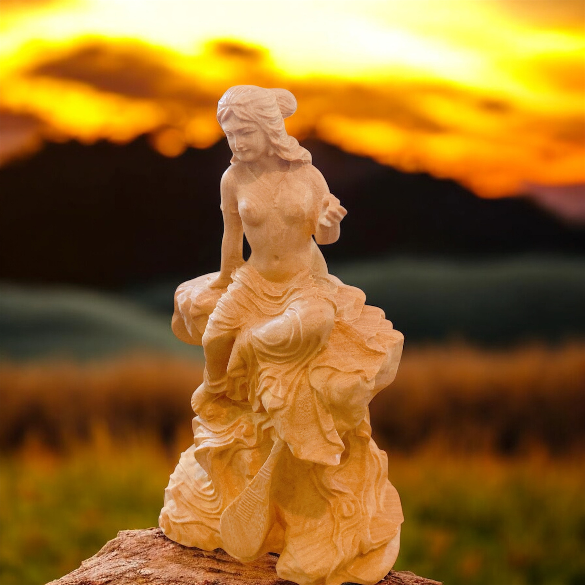 『琵琶弁財天』― 美しき女神のほほえみ ―