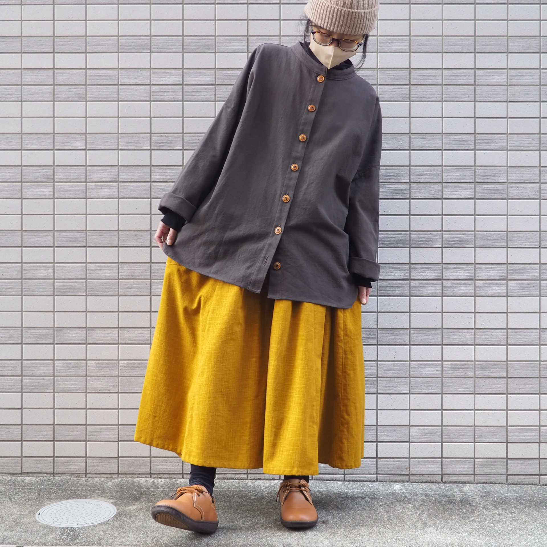 Chaiロングステップシャツ（綿 チャコール）【受注生産対応】