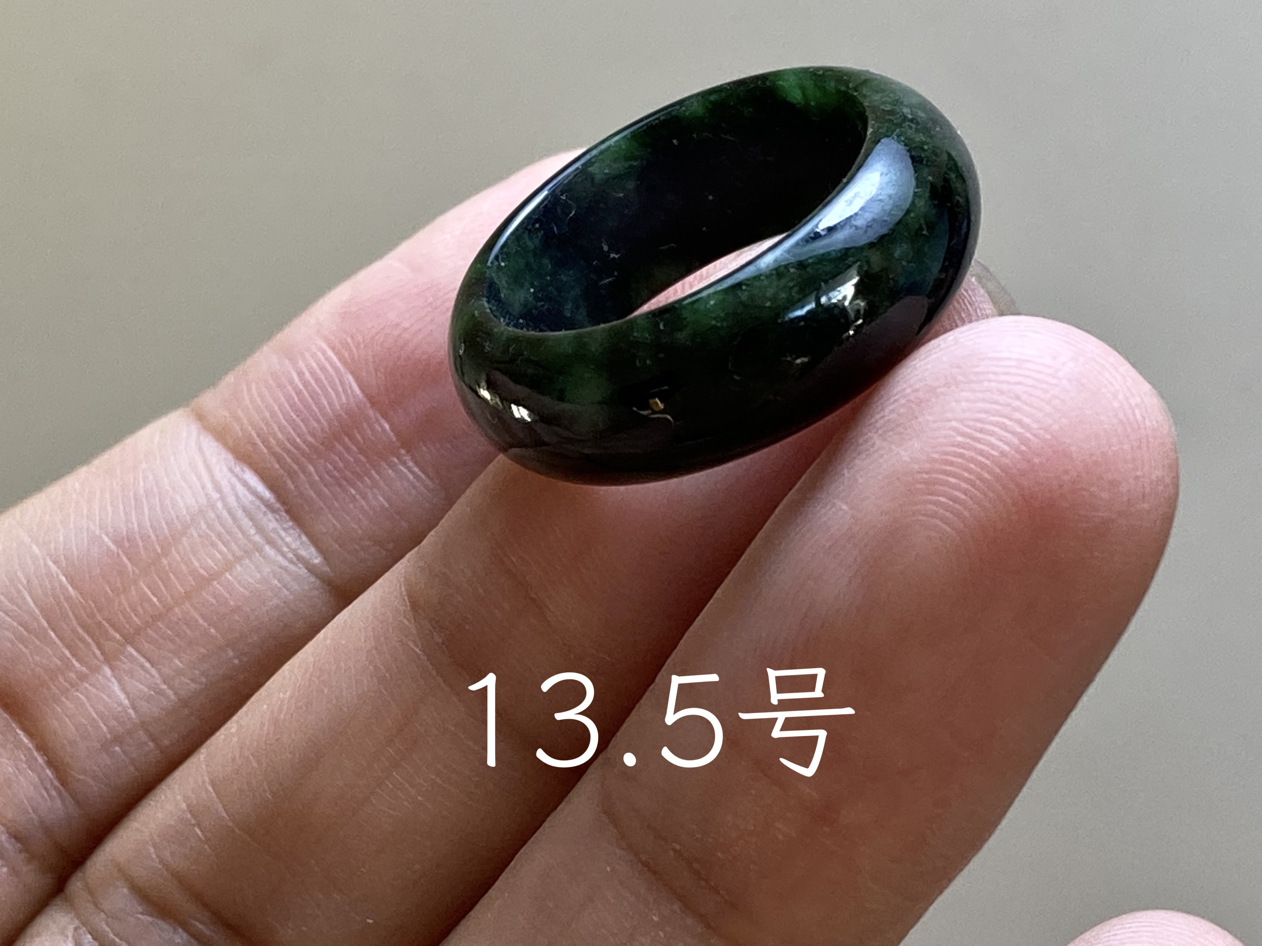 L15-53 一点物 黒緑 13.5号 ミャンマー産天然 A貨 本翡翠 くりぬき リング