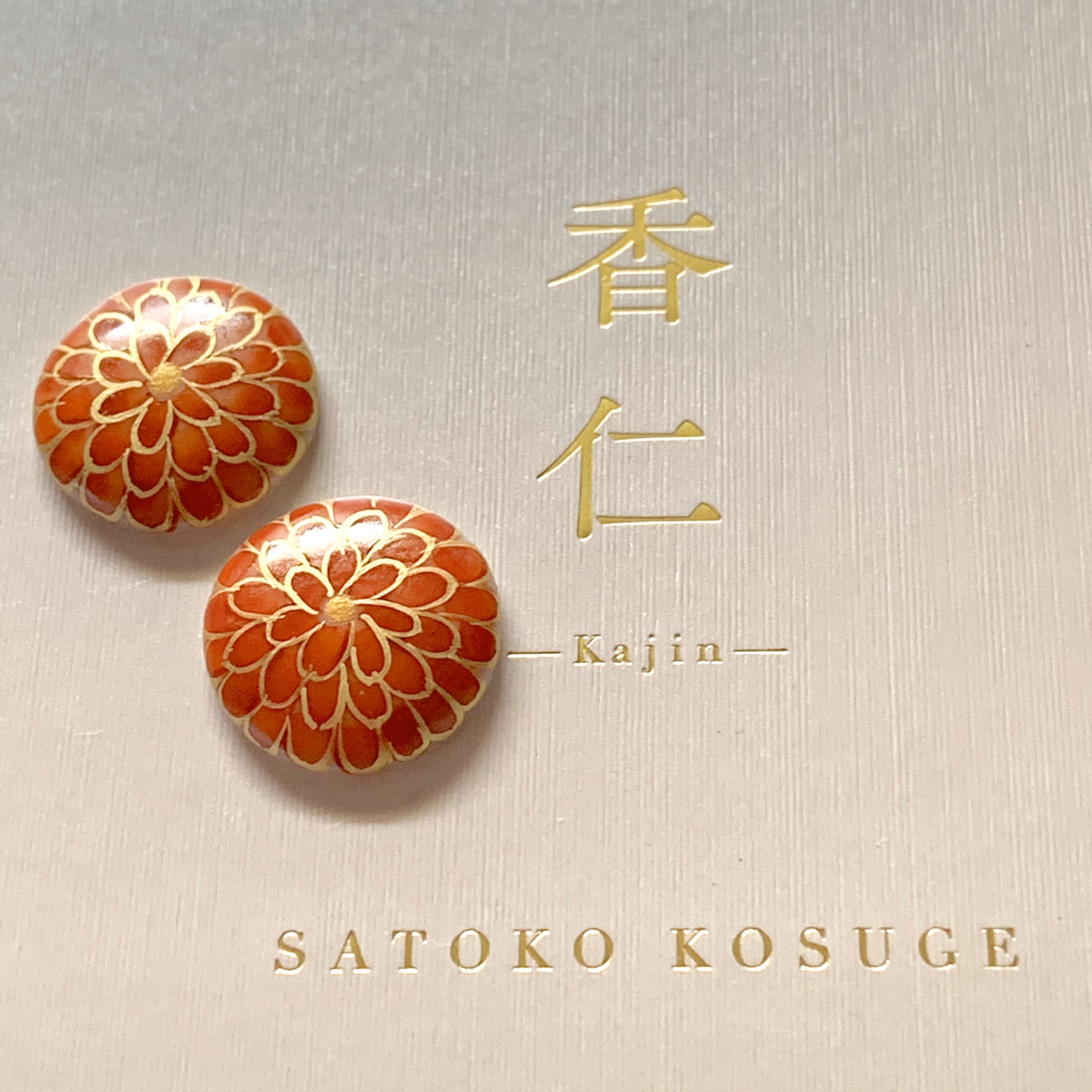 菊柄のイヤリング（レッド）