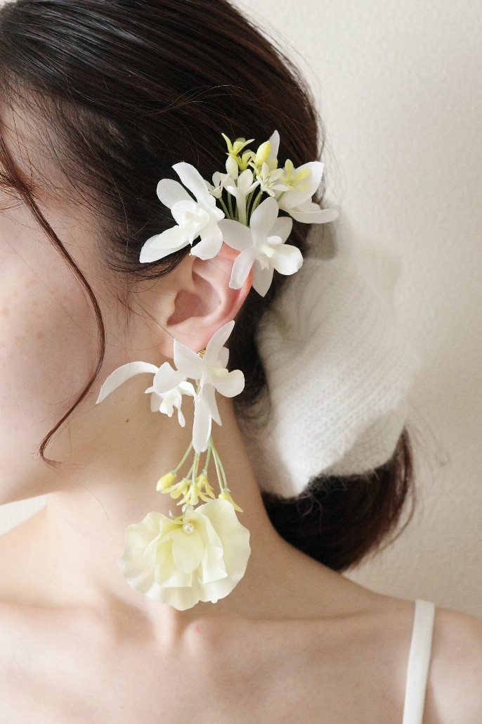 【完成品】 ear cuff ホワイトとイエローフラワーのイヤーカフ
