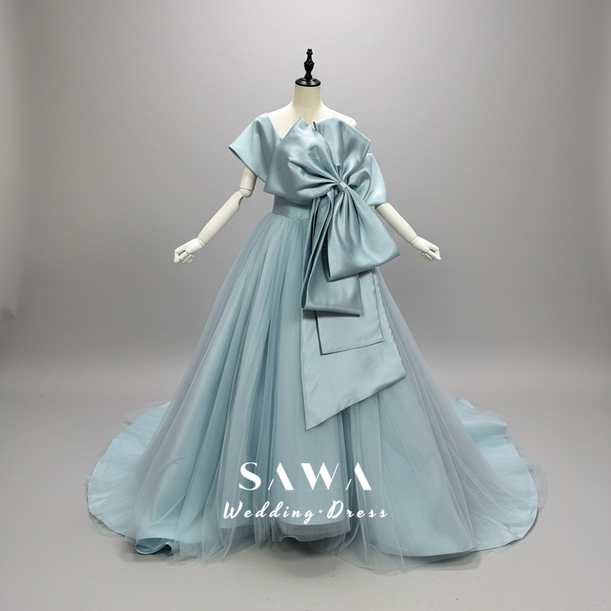 水色　柔らかいブルー　アシメドレス　ボリューム感　フレアスカート　リボン付き　サイズオーダー可能編み上げダンスパーティー