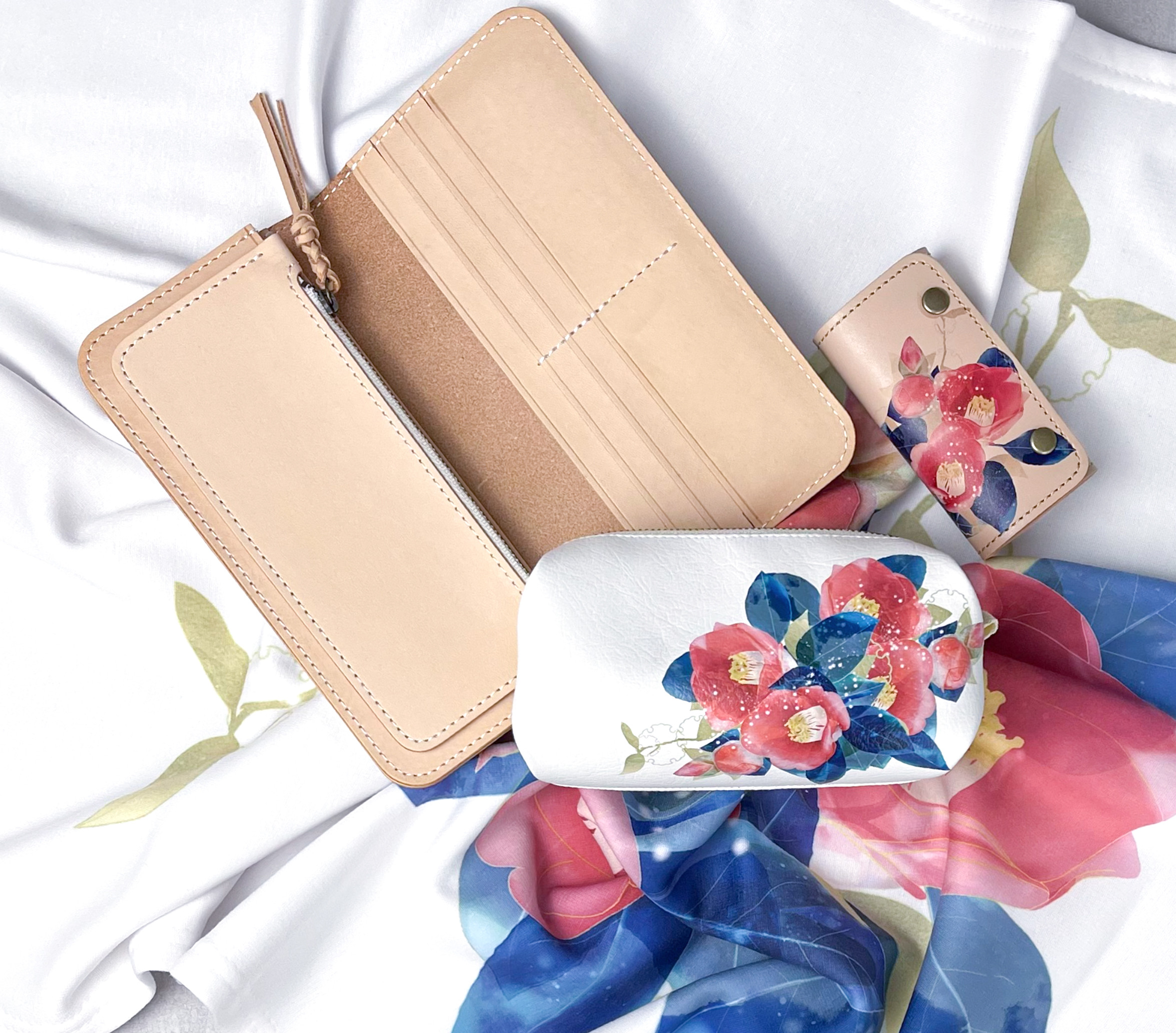 Creema限定新春福袋〈松〉 - 椿 - 本革長財布＆キーケース＆ブランケット＆ポーチ｜草花で彩る、アート福袋