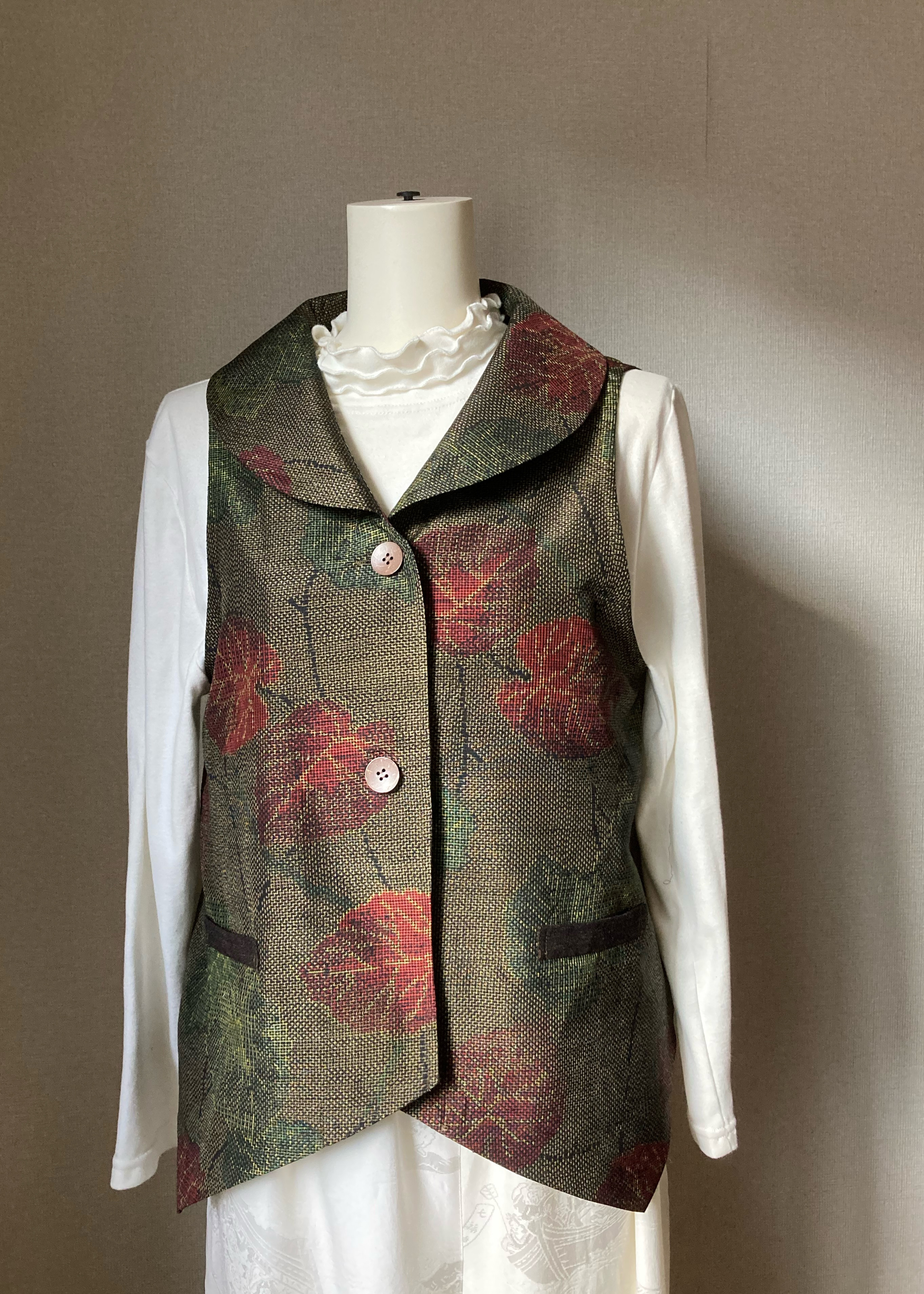 着物リメイク　ベスト　絹　ハンドメイド　グリーン